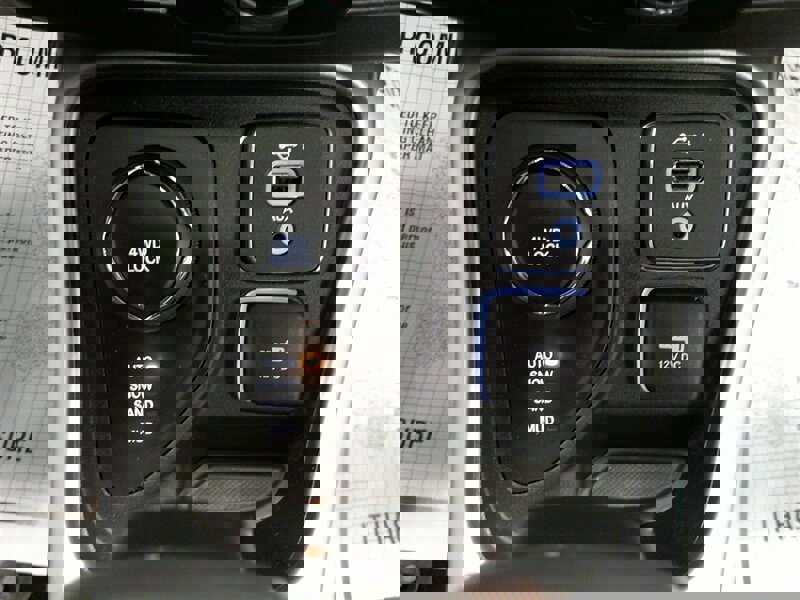 Used 2019 Jeep Compass Latitude image 19