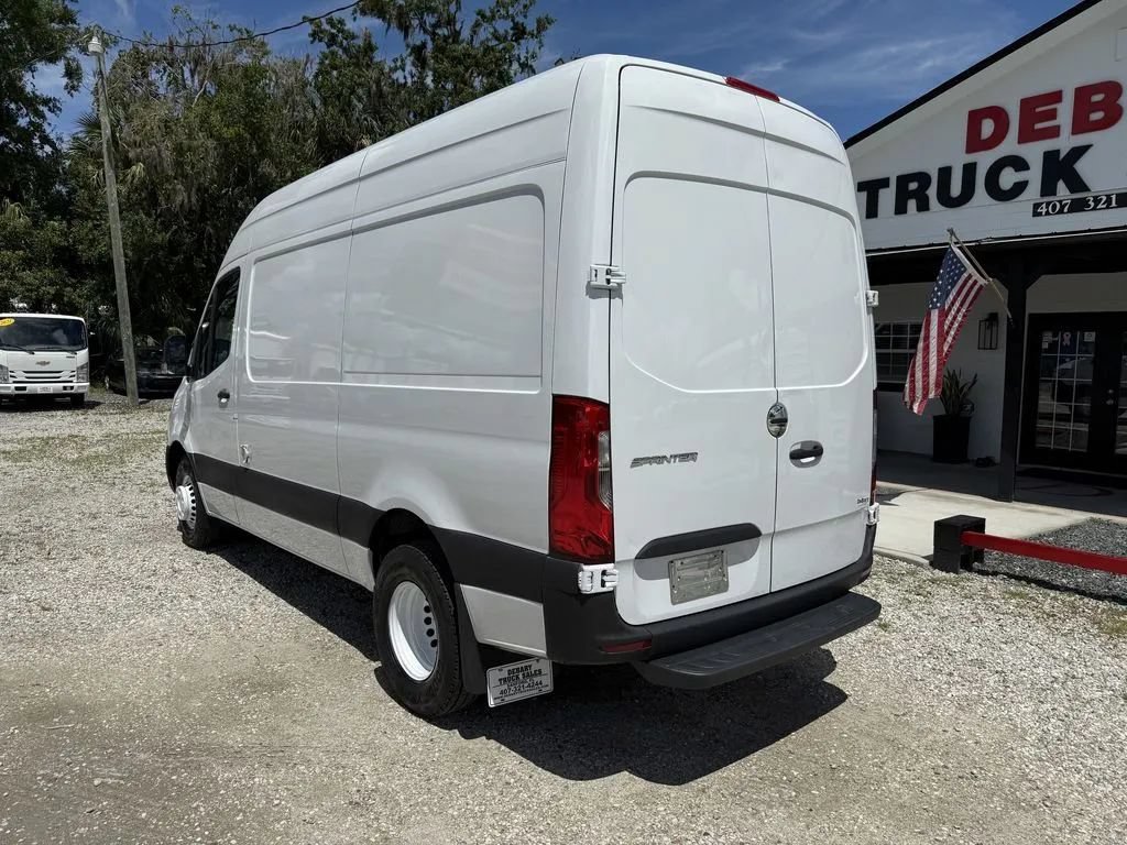 Used 2019 Freightliner Sprinter 144 RWD image 5