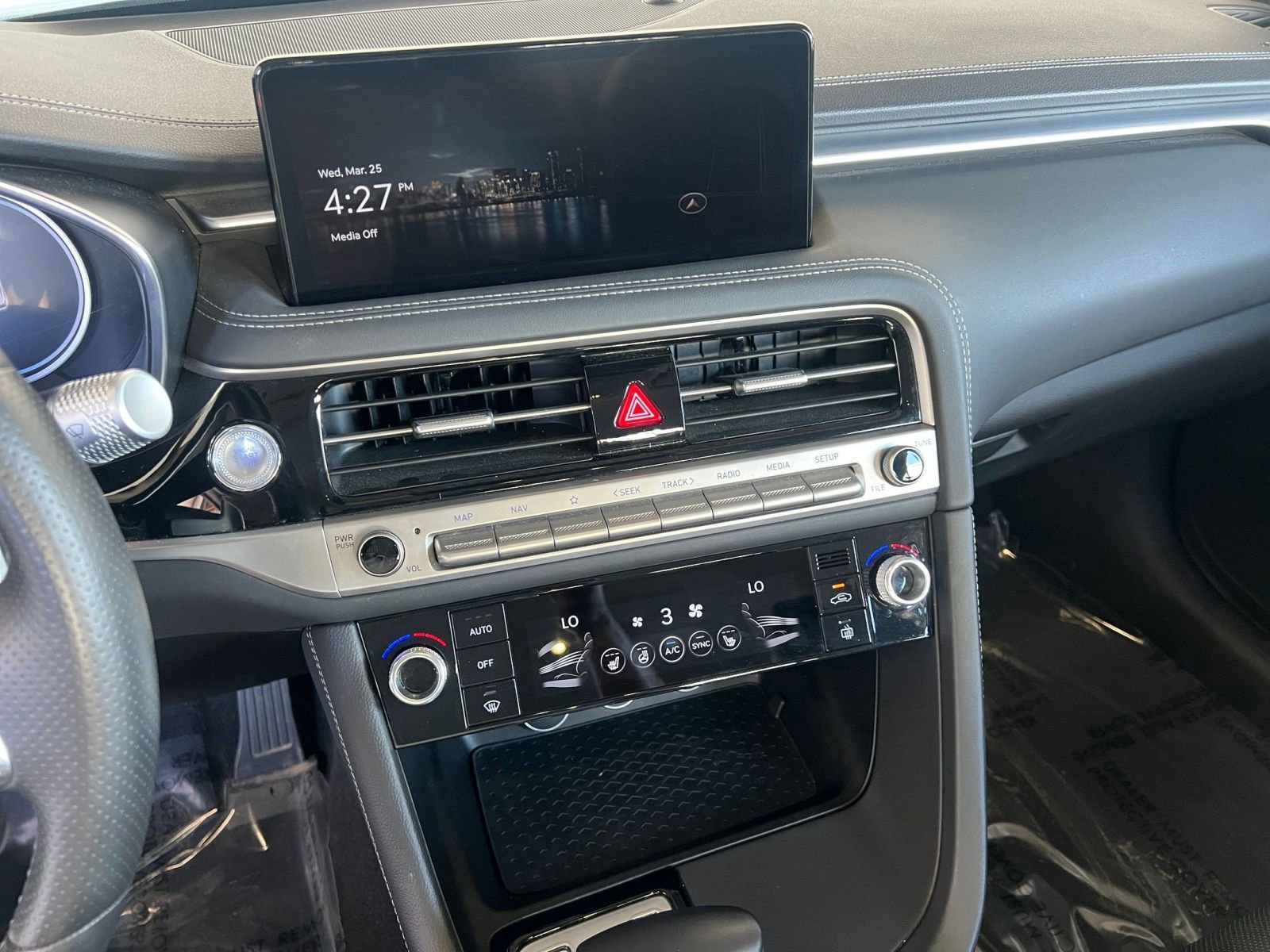 Used 2025 Genesis G70 2.5T image 17