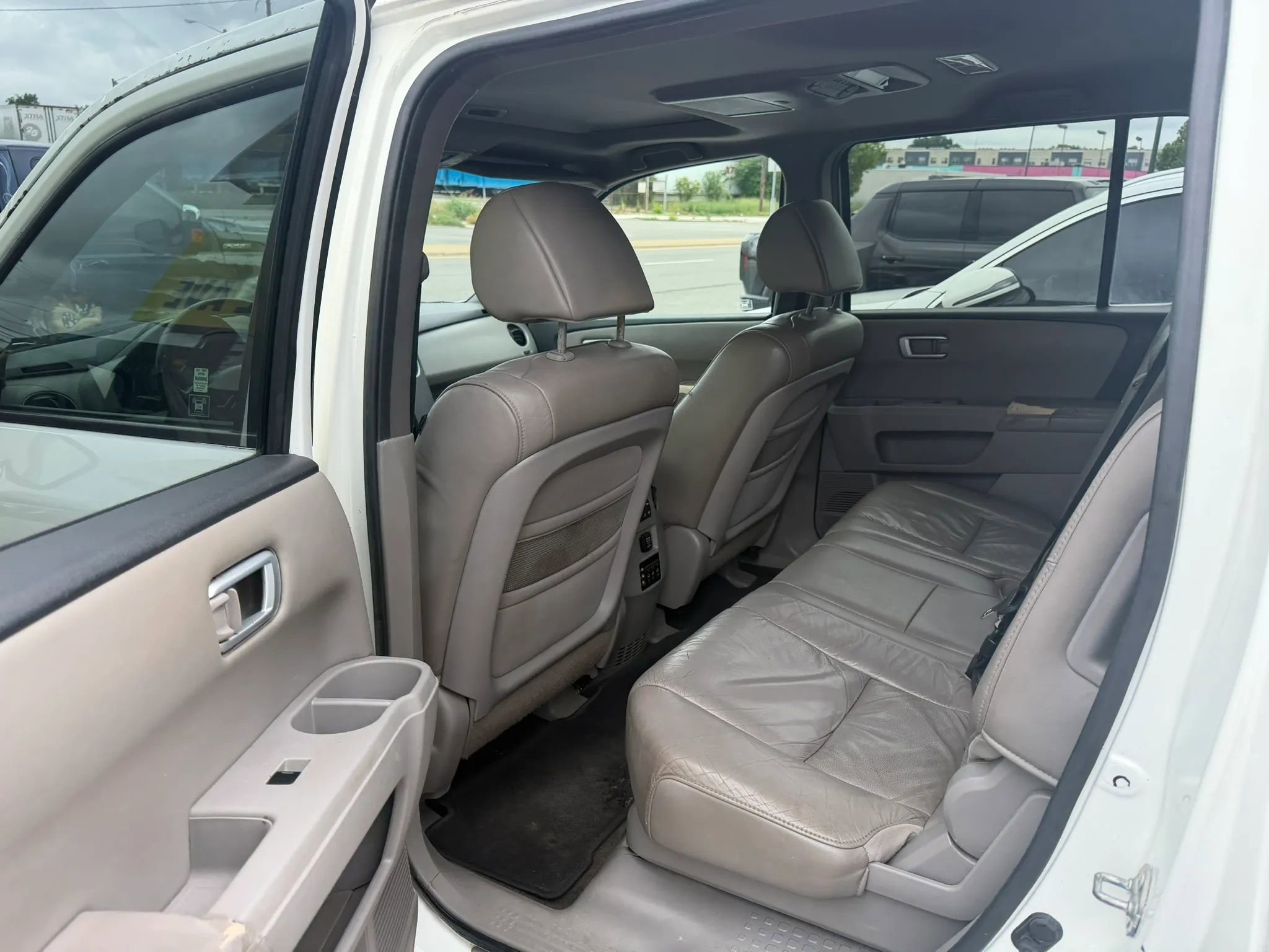 Used 2010 Honda Pilot EX-L image 11