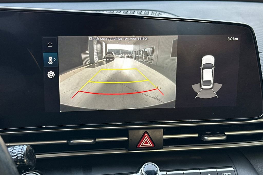 Used 2023 Hyundai Elantra Limited image 19