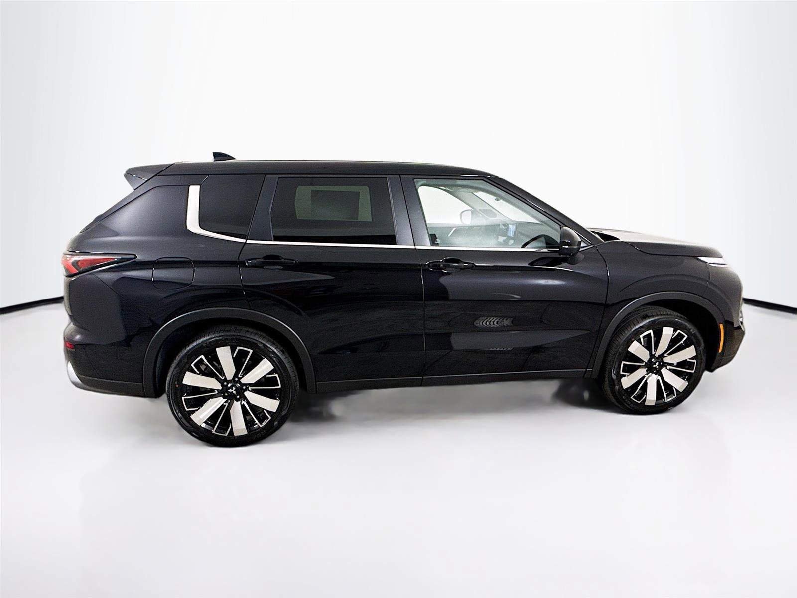 New 2026 Mitsubishi Outlander SE image 8
