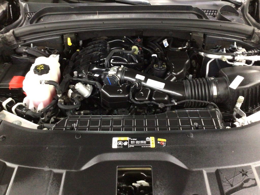 Used 2024 Jeep Grand Cherokee Altitude image 11