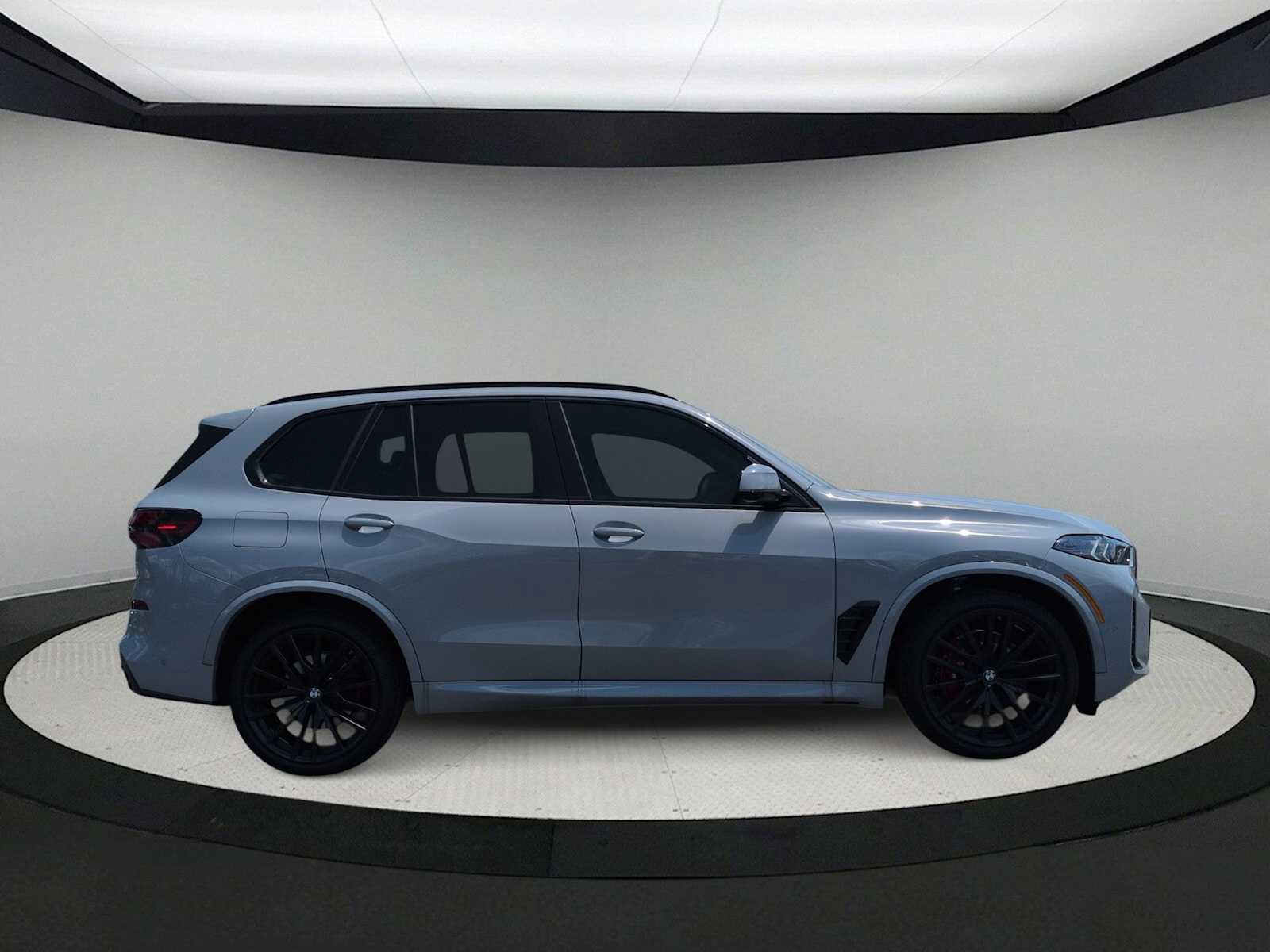 Used 2026 BMW X5 xDrive40i w/ M Sport Package AWD/4WD image 9