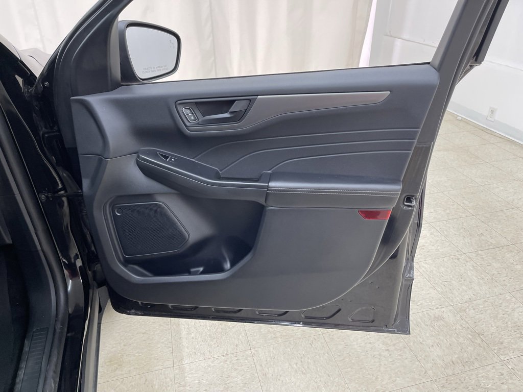 Used 2025 Ford Escape Active image 9