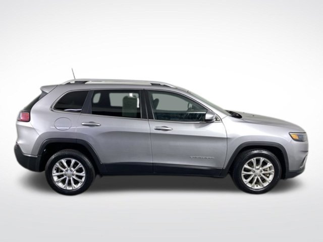 Used 2019 Jeep Cherokee Latitude w/ Cold Weather Group FWD image 3