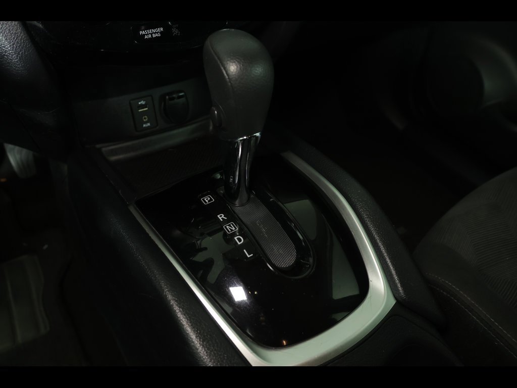 Used 2016 Nissan Rogue SV w/ SV Premium Package image 25