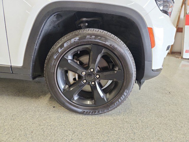 Used 2023 Jeep Grand Cherokee L Laredo image 8