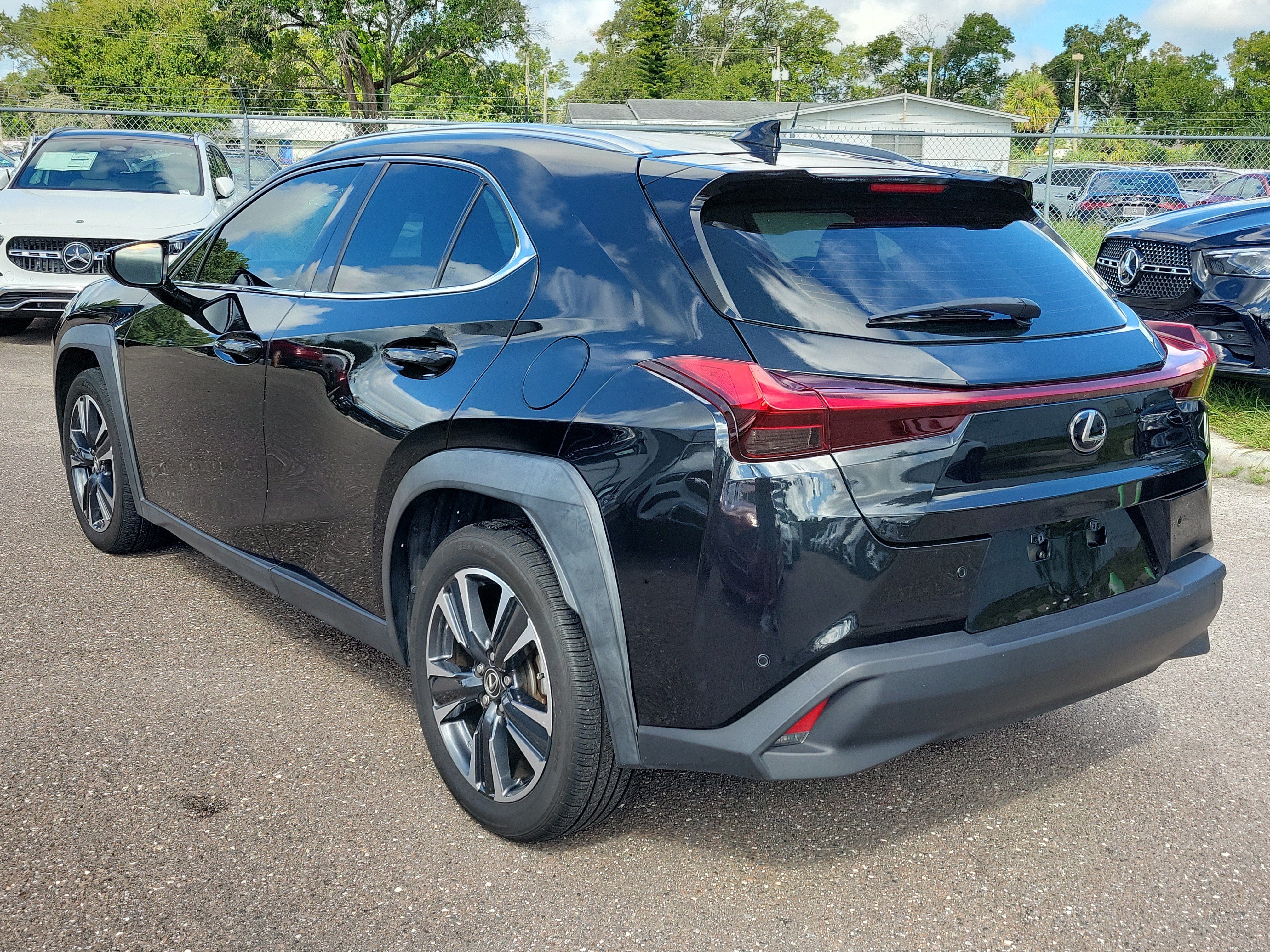 Used 2022 Lexus UX 200 w/ Accessory Package (Z2) FWD image 4