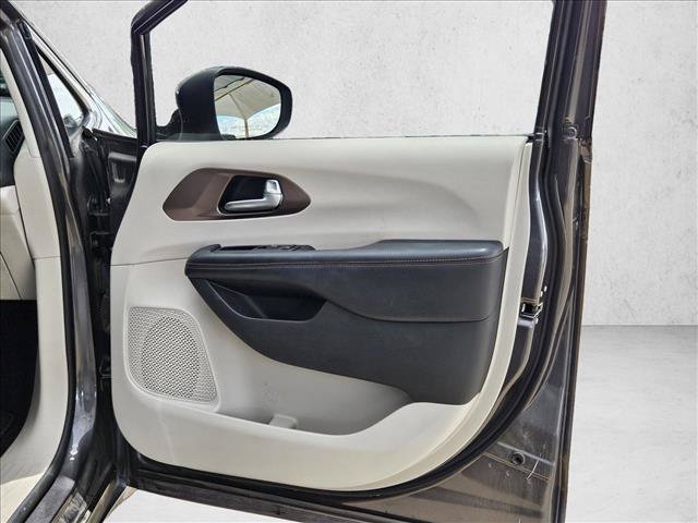 Used 2018 Chrysler Pacifica LX FWD image 9