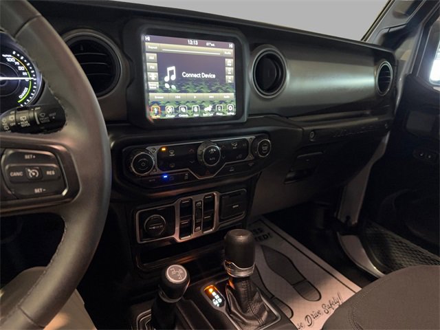 Used 2023 Jeep Wrangler Unlimited w/ Sun & Screen Package image 17