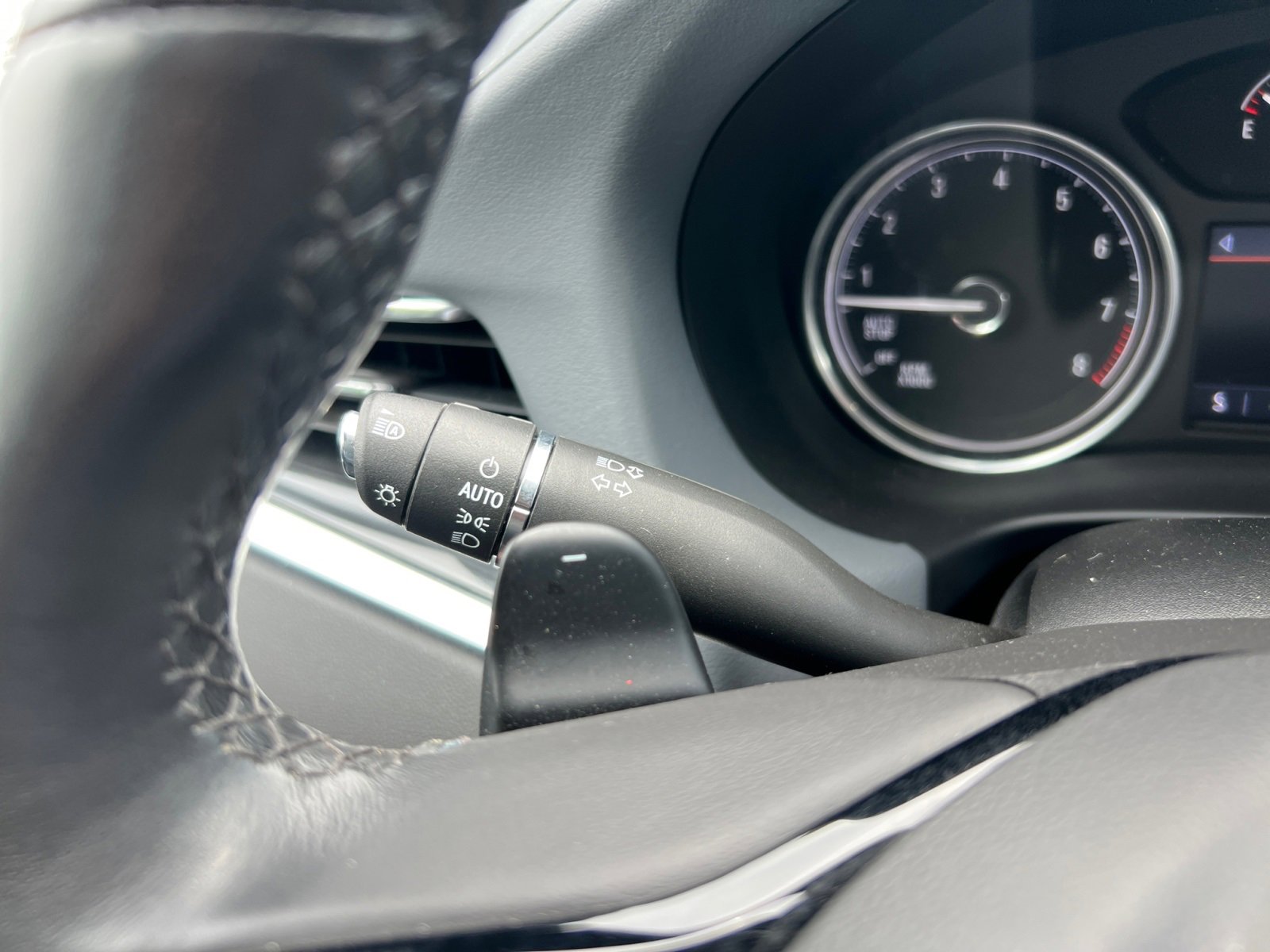 Used 2023 Buick Enclave Essence image 22