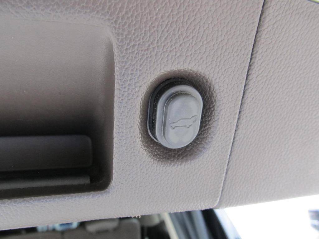 Used 2015 GMC Yukon XL Denali w/ Open Road Package image 40