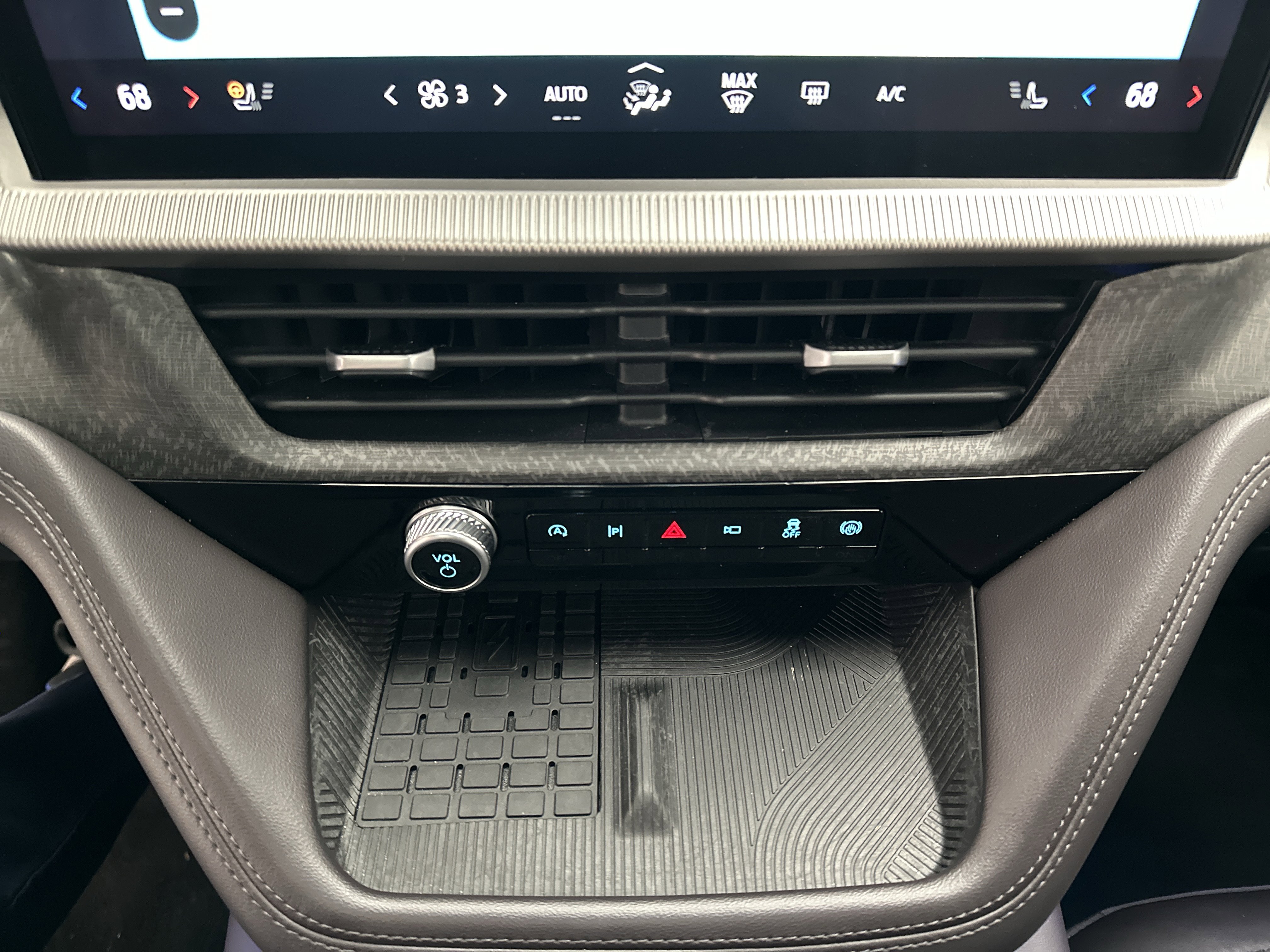 Used 2025 Ford Explorer Platinum w/ LUX Leather Package image 41