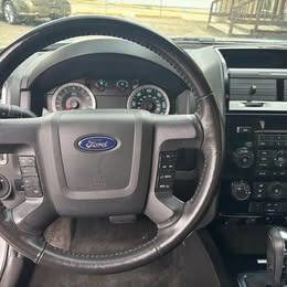 Used 2011 Ford Escape Limited w/ 301A Rapid Spec Order Code image 9