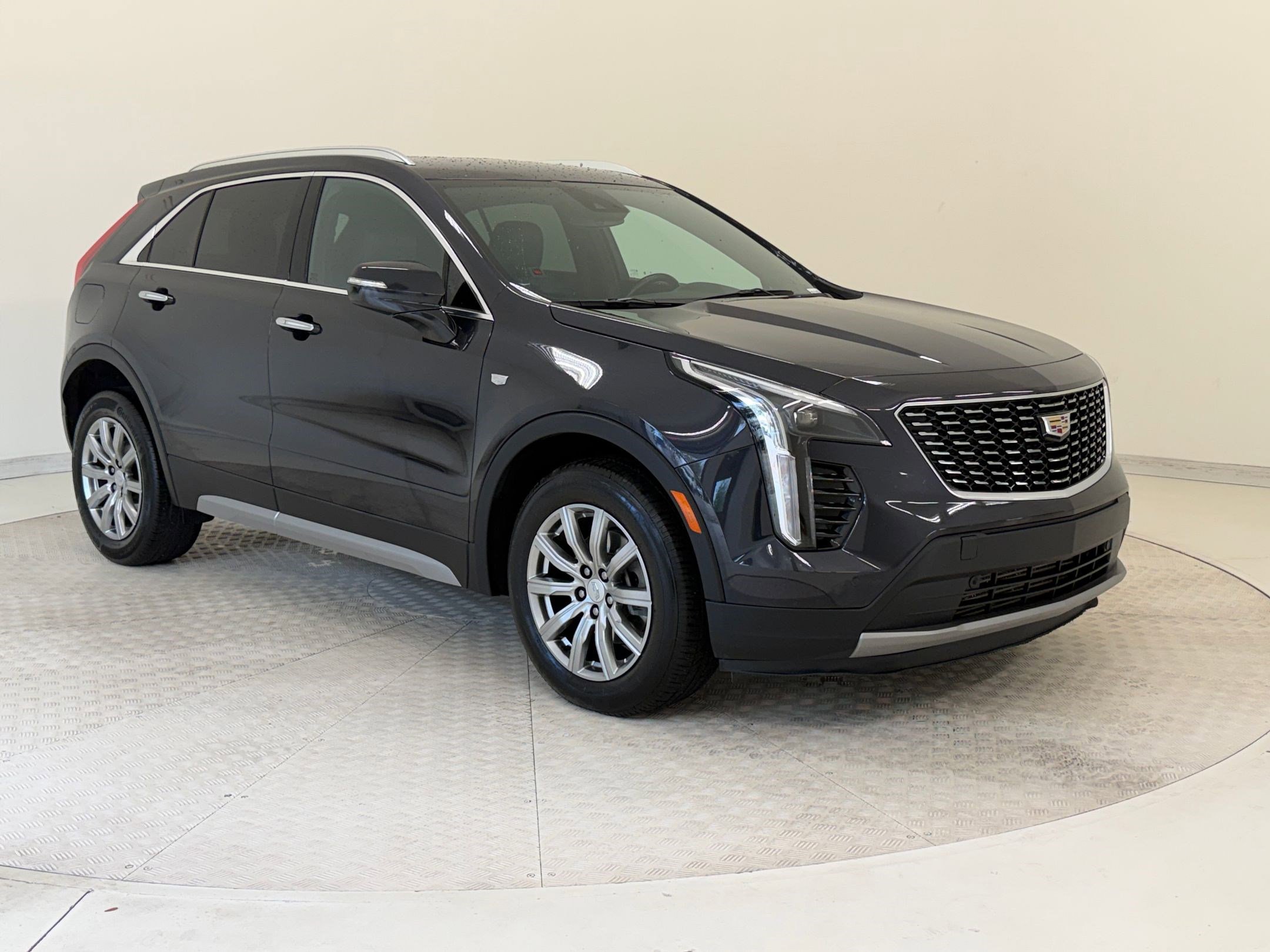 Used 2023 Cadillac XT4 Premium Luxury image 7