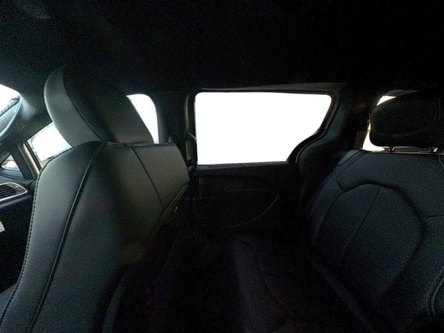 New 2026 Chrysler Pacifica Select FWD image 34