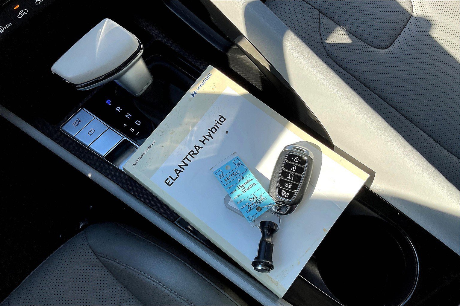 Used 2023 Hyundai Elantra Limited w/ Cargo Package image 13