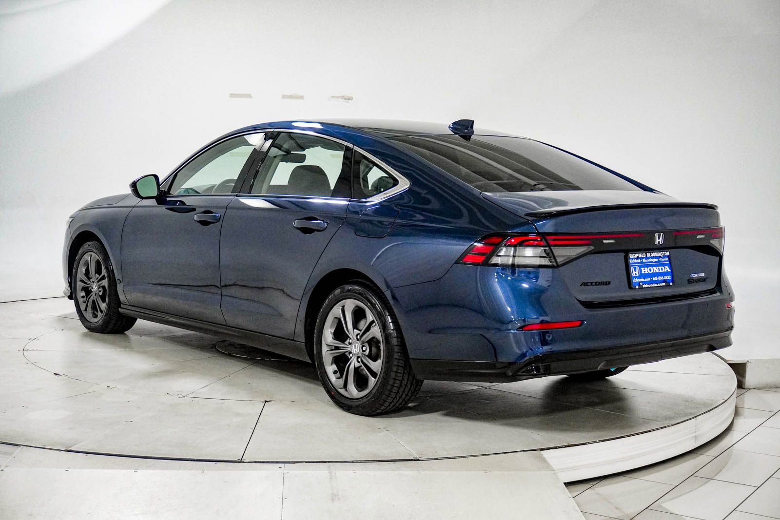 Certified 2025 Honda Accord EX-L image 6