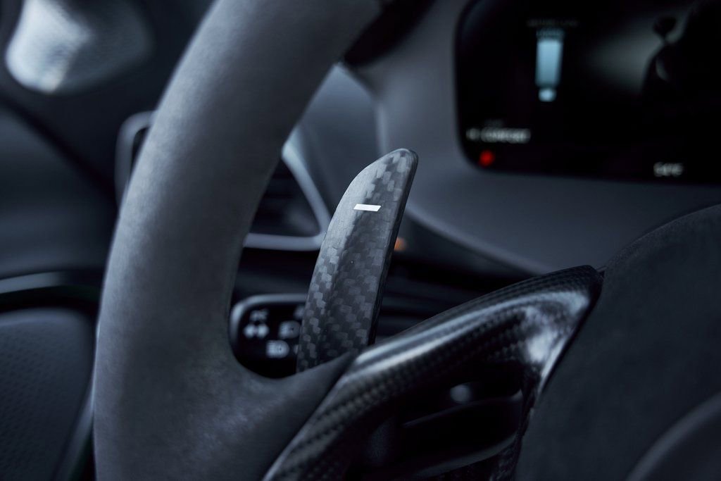 Used 2025 McLaren Artura Spider RWD image 56