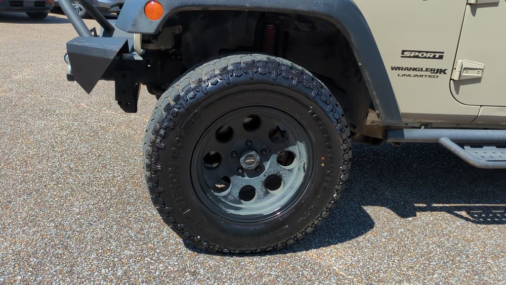 Used 2018 Jeep Wrangler Unlimited Sport w/ Connectivity Group image 10