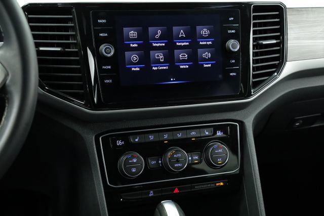 Certified 2022 Volkswagen Atlas Cross Sport SE image 16