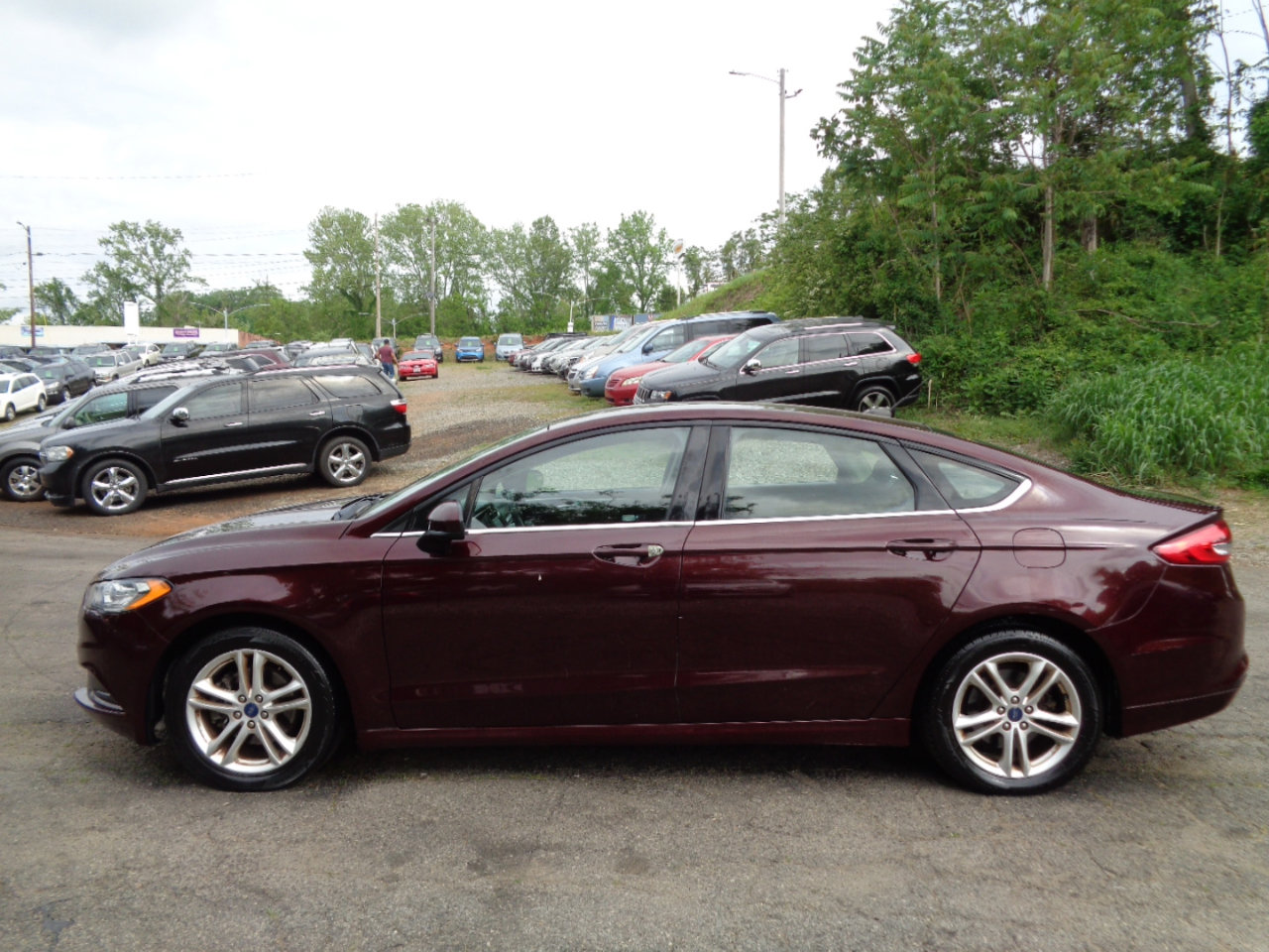 Used 2018 Ford Fusion SE w/ Fusion SE Technology Package image 8