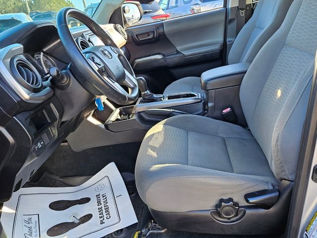 Used 2017 Toyota Tacoma SR5 w/ SR5 Appearance Package (SM) image 5