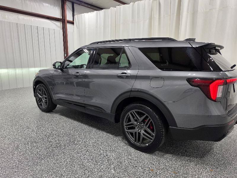 Used 2025 Ford Explorer ST-Line w/ ST-Line Street Pack AWD/4WD image 5