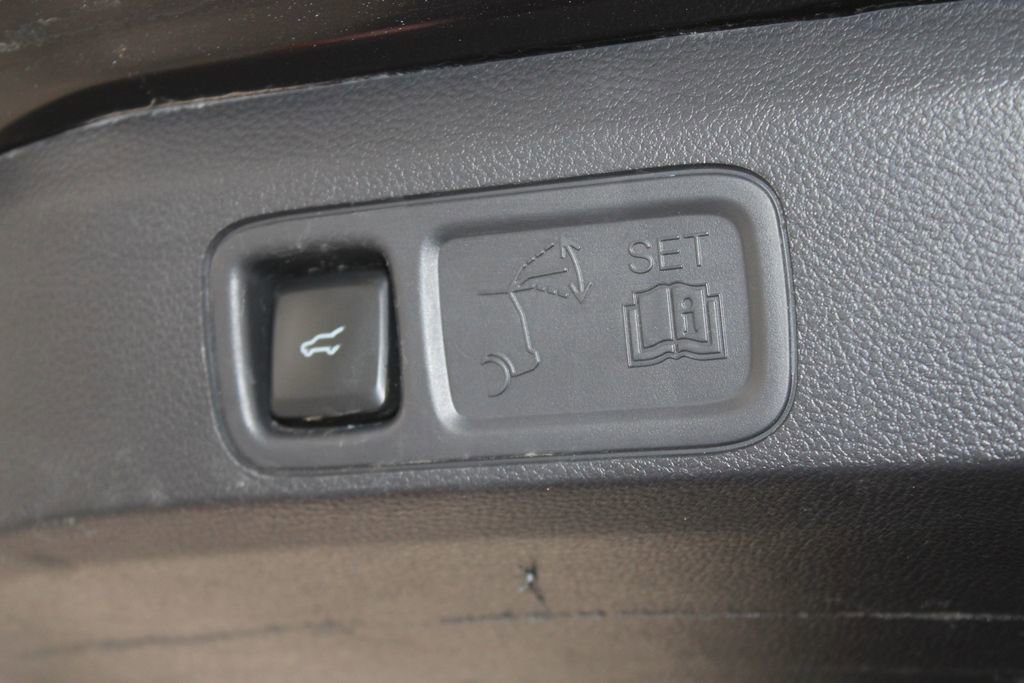 Used 2024 Ford Expedition Max XLT image 18