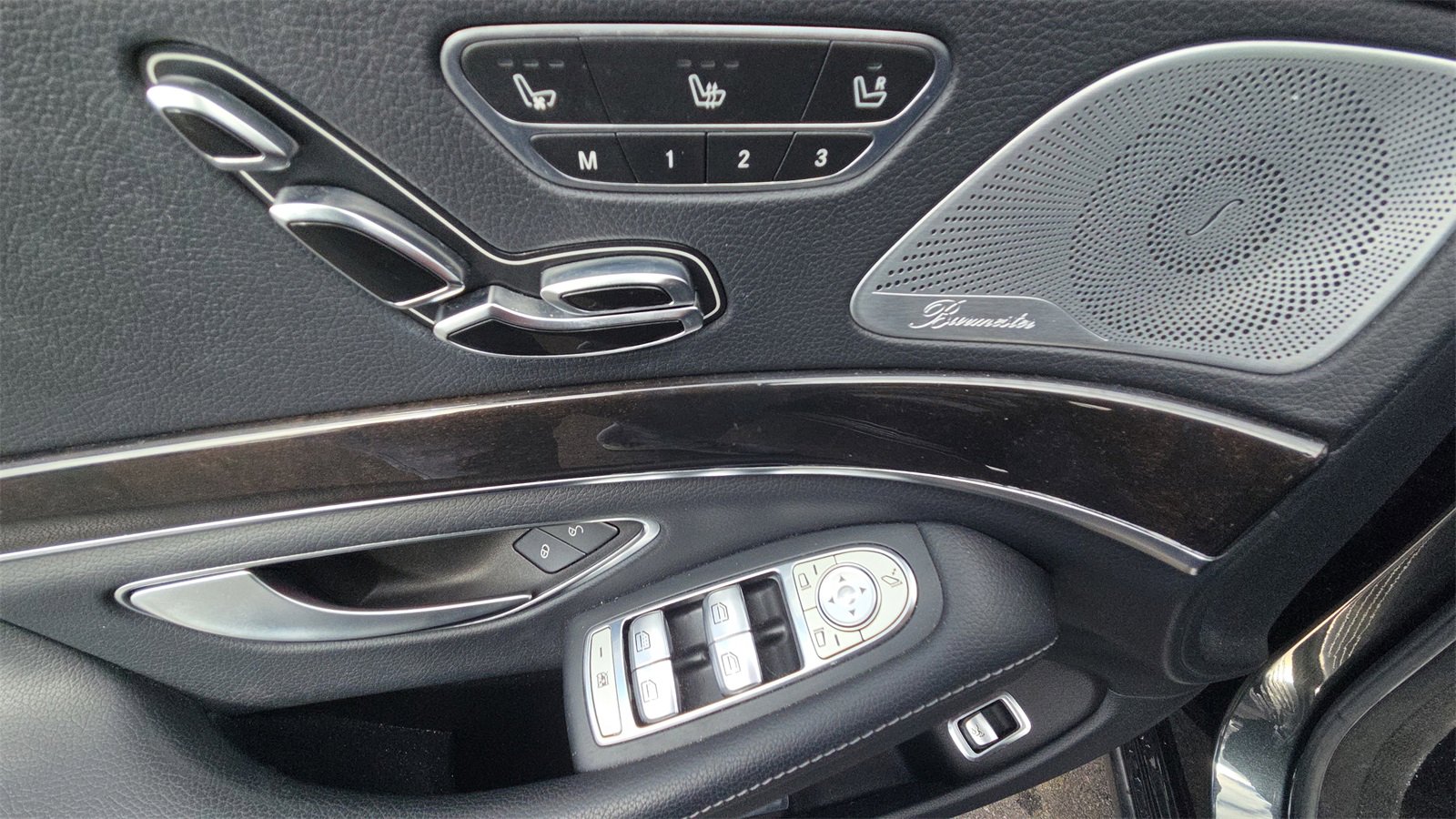 Used 2015 Mercedes-Benz S 550 Sedan w/ Premium 1 Package image 19