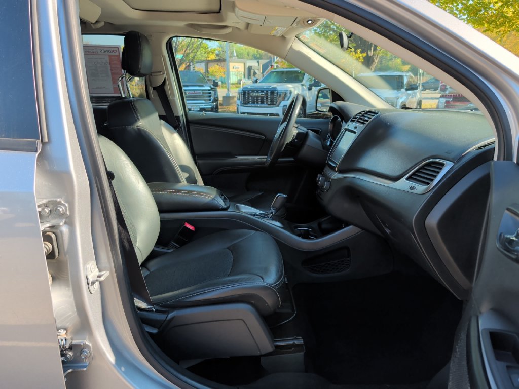 Used 2018 Dodge Journey Crossroad w/ Nav & Sun Group AWD/4WD image 37
