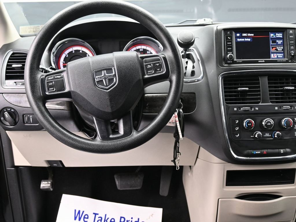 Used 2018 Dodge Grand Caravan SE w/ UConnect Hands-Free Group image 25
