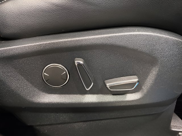 Used 2019 Ford Edge Titanium w/ Equipment Group 301A AWD/4WD image 32