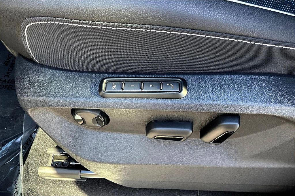 New 2026 Volkswagen Atlas Cross Sport SEL Premium R-Line AWD/4WD image 16