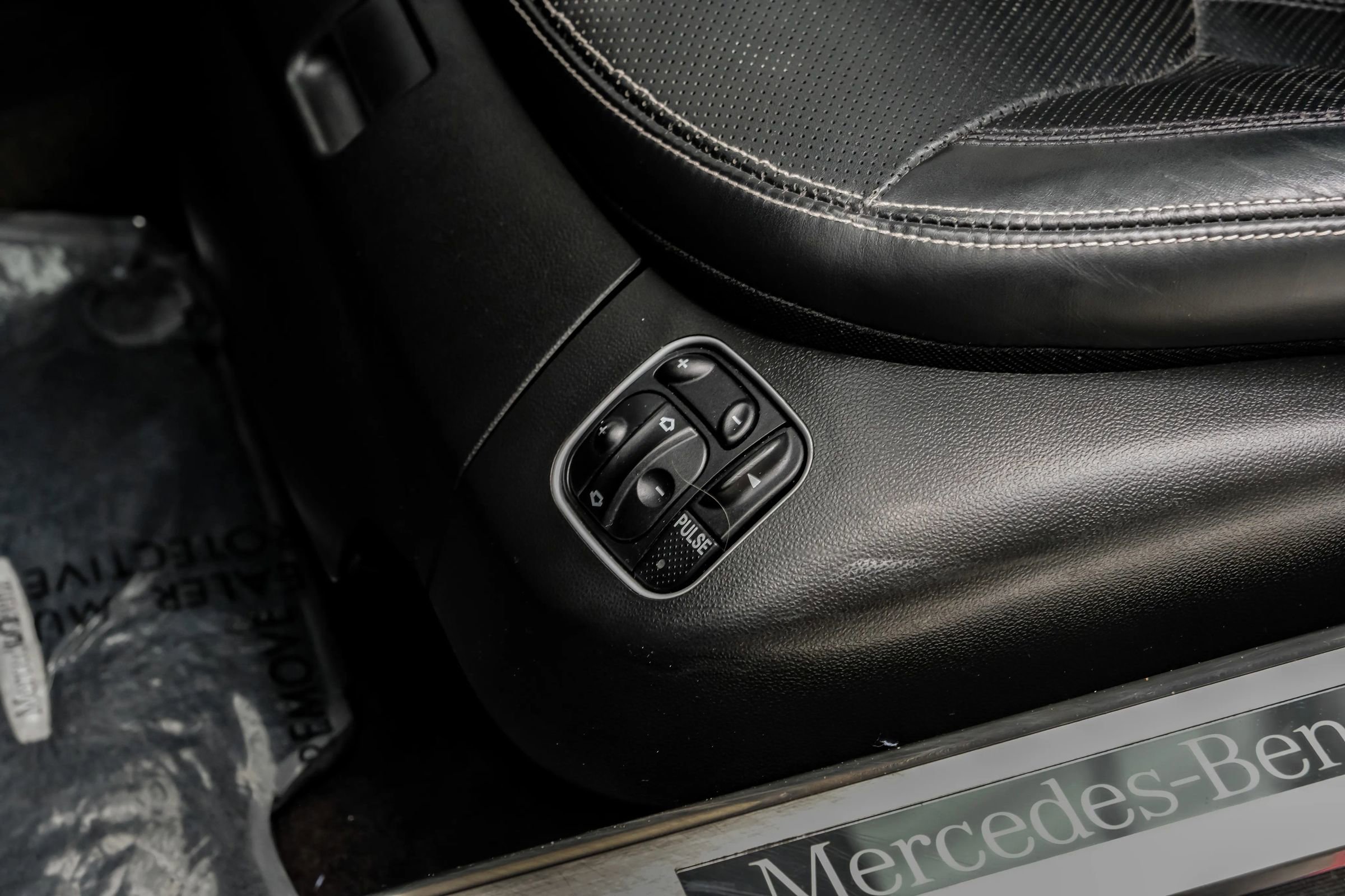 Used 2012 Mercedes-Benz SL 550 image 31