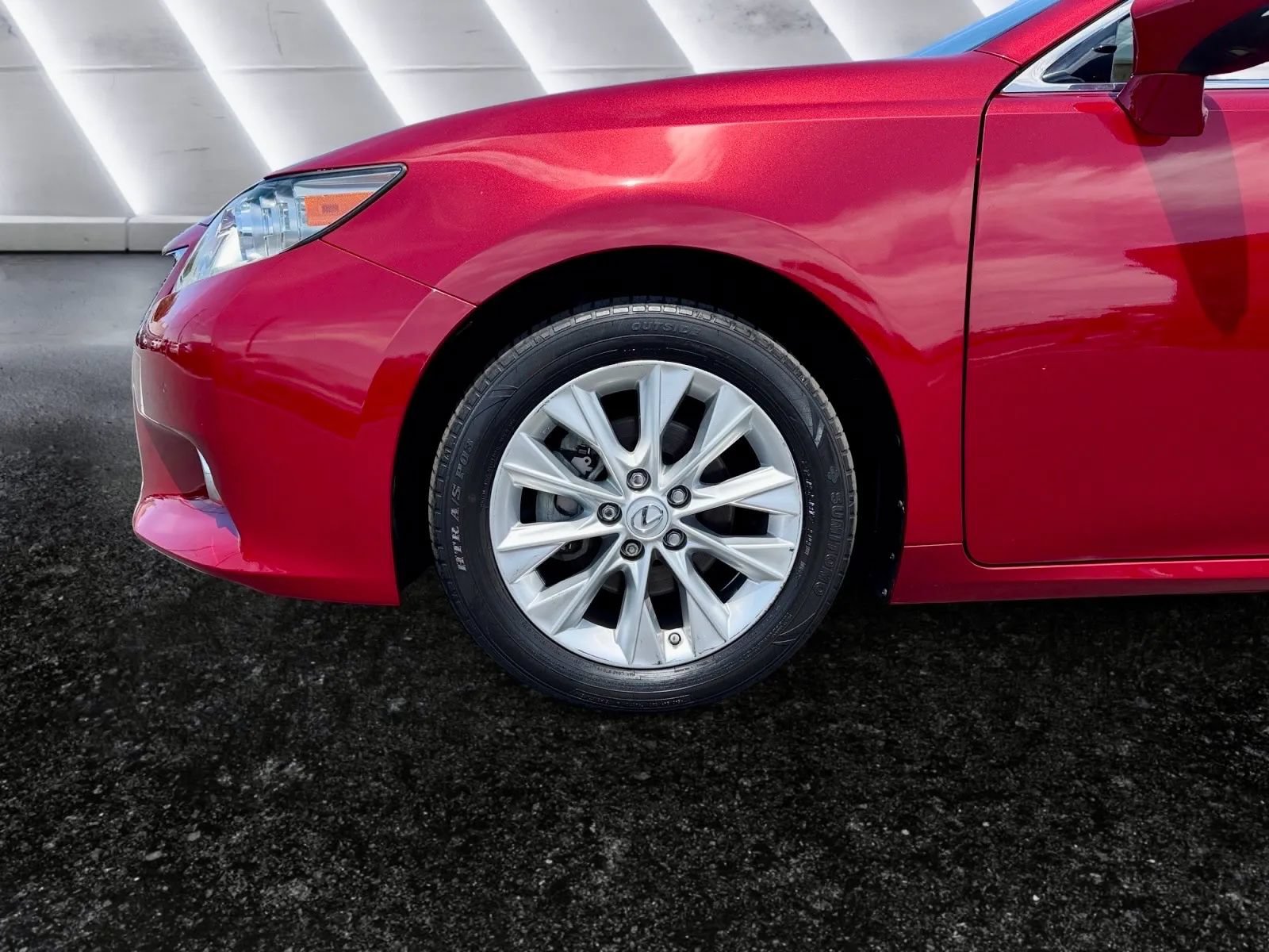 Used 2014 Lexus ES 300h w/ Premium Package w/Bamboo Trim FWD image 21
