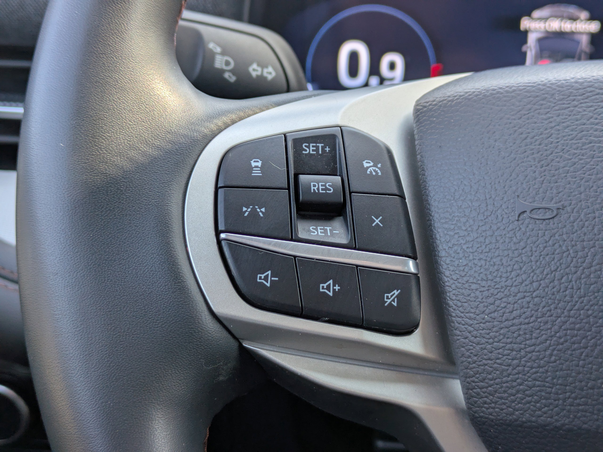 Used 2025 Ford Explorer Active image 31