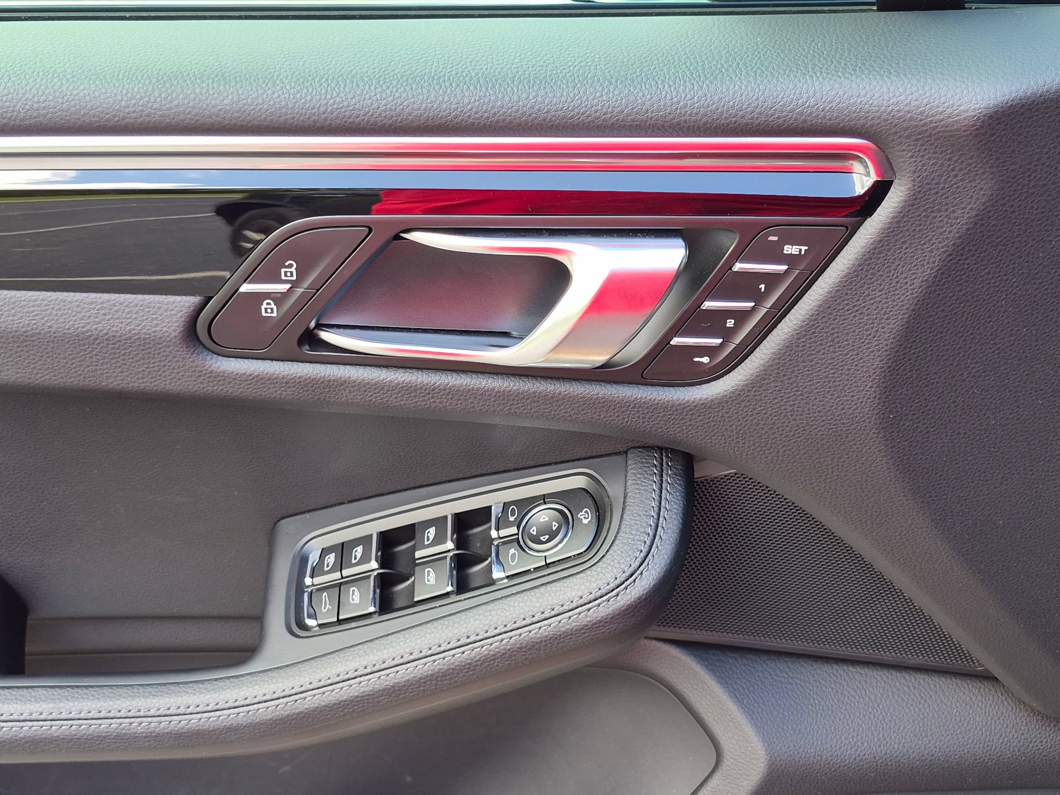 Certified 2026 Porsche Macan AWD/4WD image 23