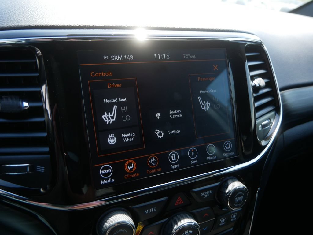 Used 2021 Jeep Grand Cherokee Laredo X AWD/4WD image 4