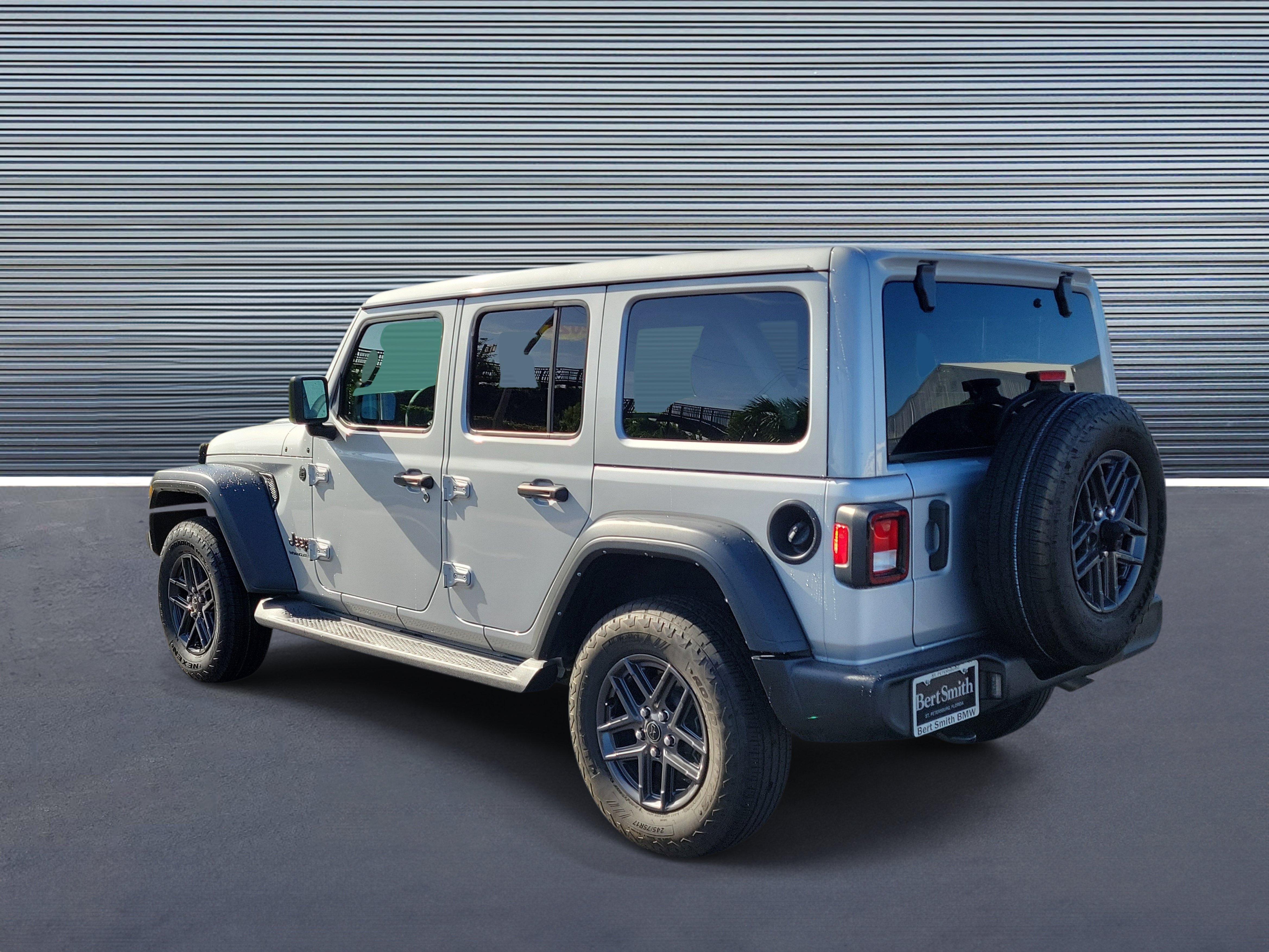 Used 2024 Jeep Wrangler Unlimited Sport AWD/4WD image 4