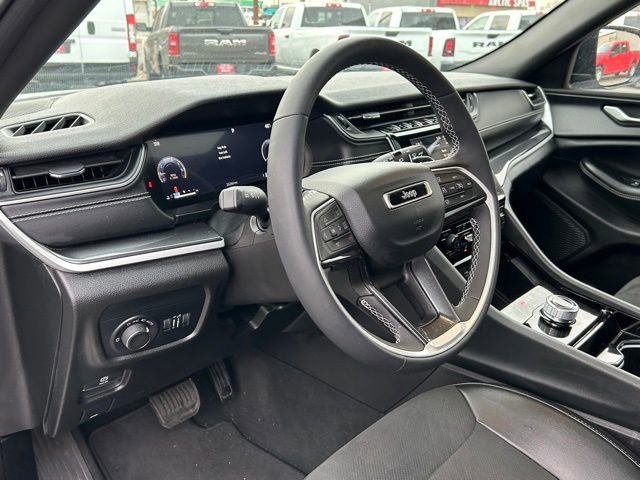 Used 2023 Jeep Grand Cherokee Altitude image 21