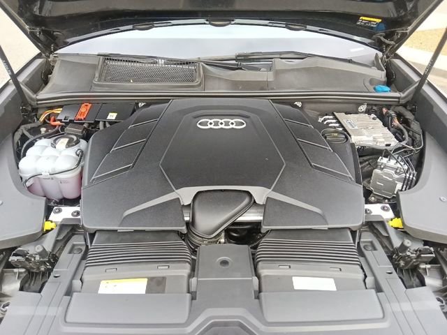 Used 2023 Audi Q8 Premium image 39