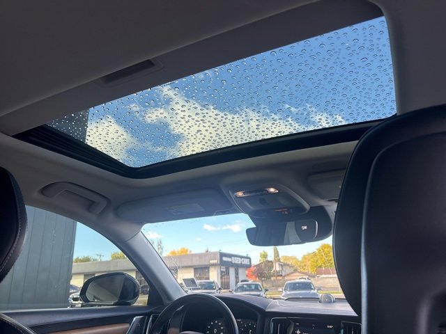 Used 2017 Volvo S90 T6 Inscription w/ Vision Package image 18