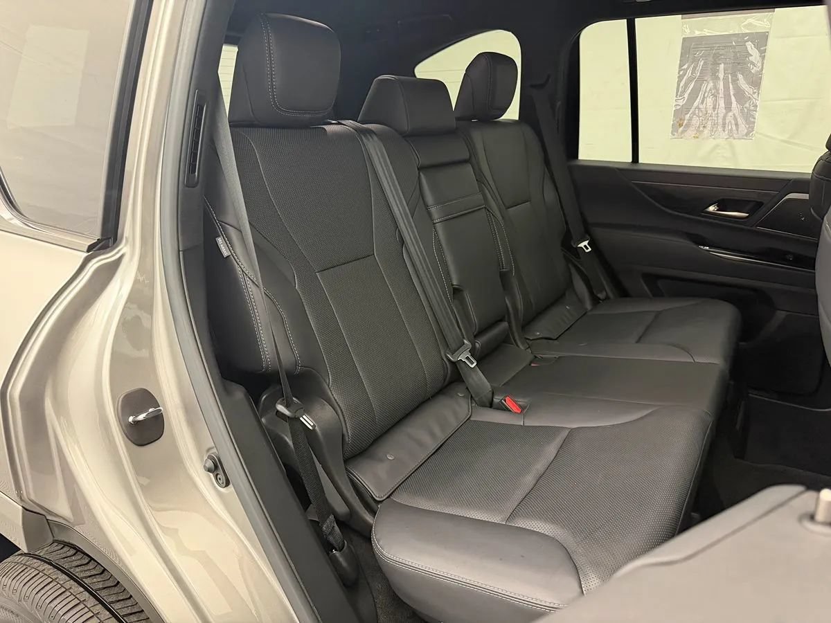 Used 2023 Lexus LX 600 4WD w/ Appearance Package image 41