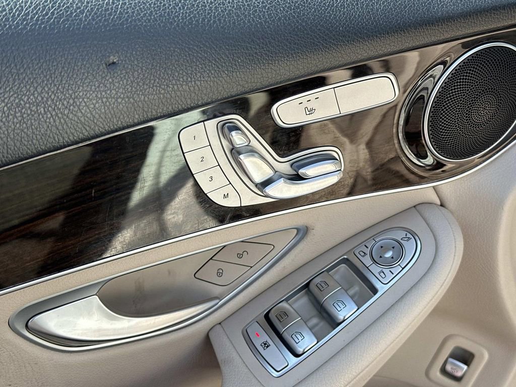 Used 2021 Mercedes-Benz GLC 300 4MATIC w/ Premium Package image 25