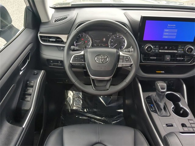 Certified 2024 Toyota Highlander XLE image 16