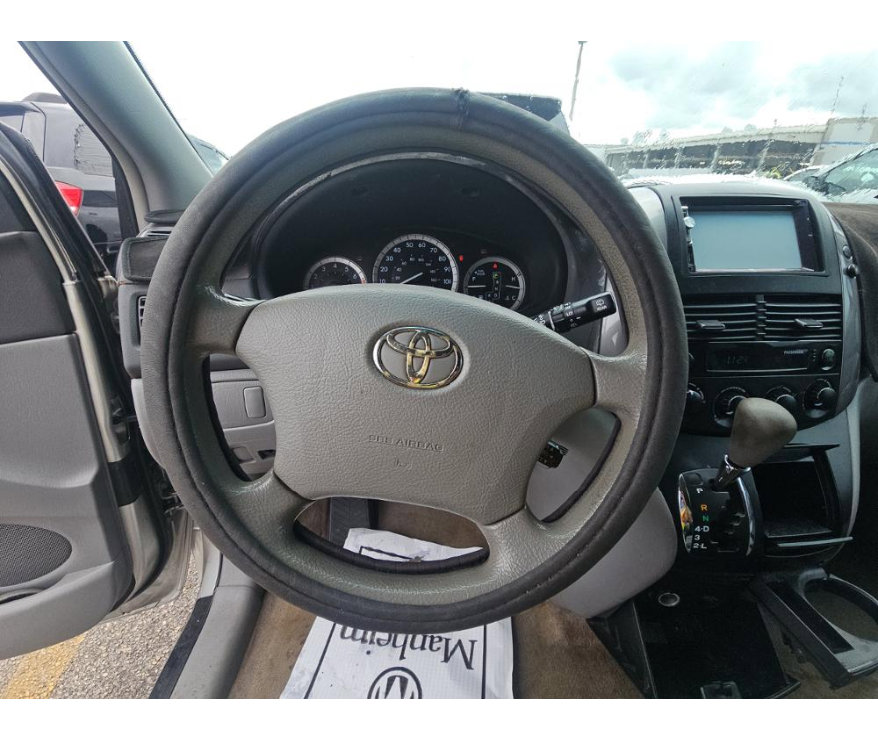 Used 2009 Toyota Sienna CE image 12