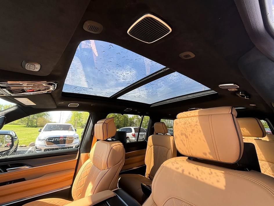 New 2026 Jeep Grand Wagoneer L Summit AWD/4WD image 19