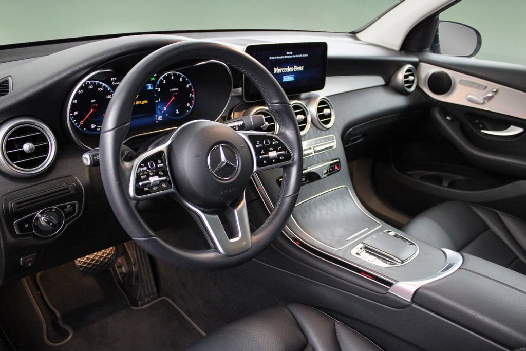 Used 2022 Mercedes-Benz GLC 300 image 2